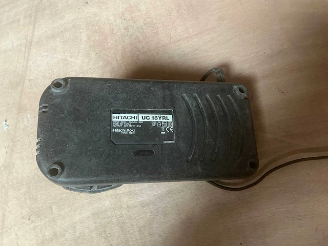 Hitachi accu en lader - afbeelding 2 van  3