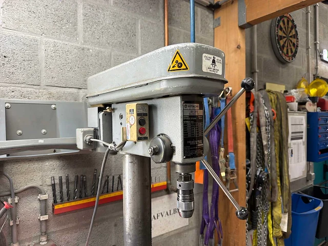 Hitachi b13s professionele 13 mm kolomboormachine - afbeelding 1 van  3