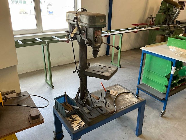 Hitachi be-3601 kolomboormachine - afbeelding 1 van  6