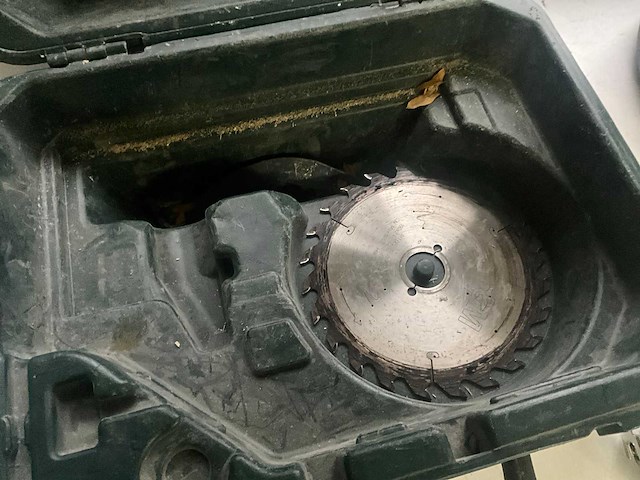 Hitachi c 7u2 cirkelzaagmachine - afbeelding 4 van  5