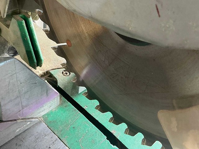 Hitachi c10fcb afkortcirkelzaagmachine ( aluminium ) - afbeelding 3 van  7