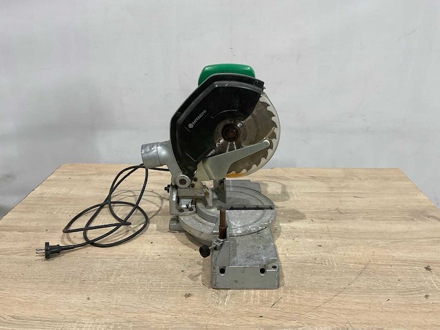 Hitachi c8fc cirkel zaag - afbeelding 4 van  8