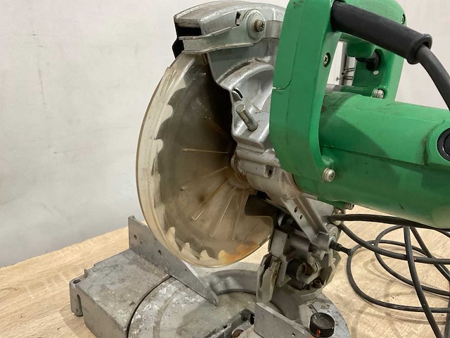 Hitachi c8fc cirkel zaag - afbeelding 5 van  8