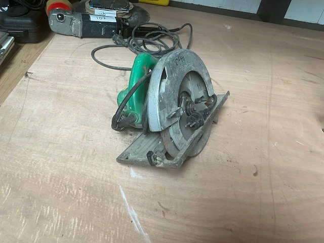 Hitachi c9u cirkelzaagmachine - afbeelding 1 van  4