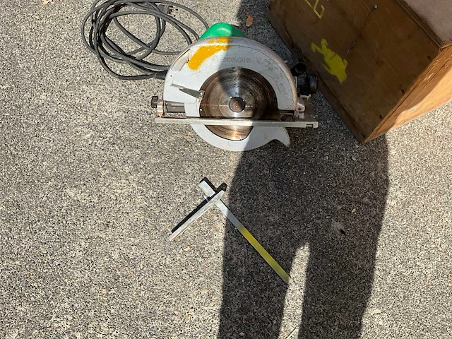 Hitachi c9u handcirkelzaagmachine 235mm - afbeelding 3 van  3