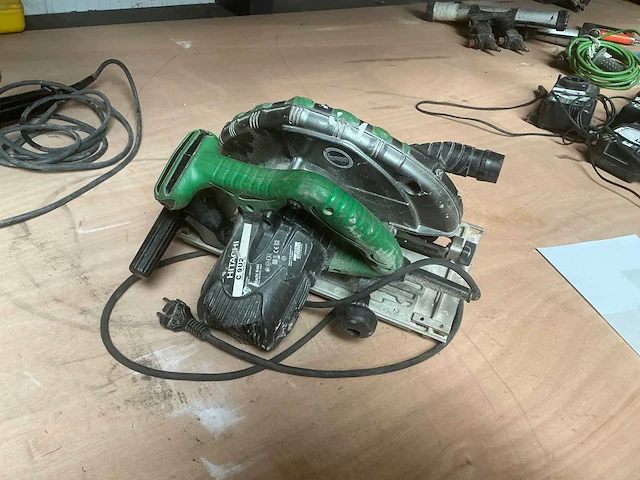 Hitachi c9u2 cirkelzaagmachine - afbeelding 2 van  3