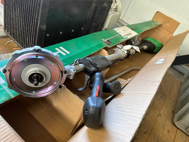 Hitachi cg 36dal accu graskantenmaaier - afbeelding 4 van  6