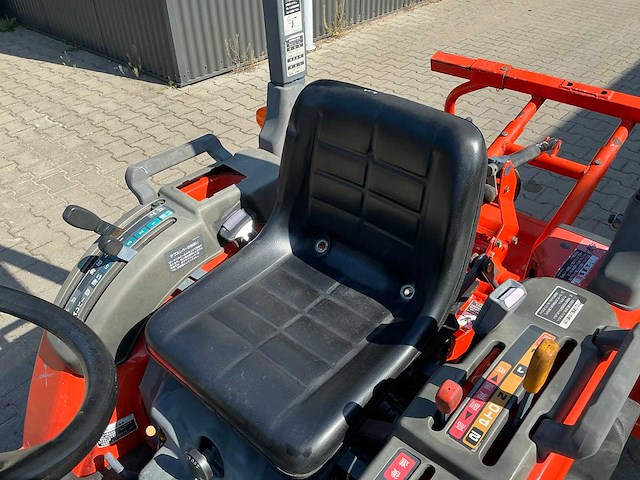 Hitachi ctx117 4x4 minitractor - afbeelding 15 van  30