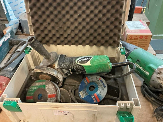 Hitachi g13sb3 haakse slijpmachine met diamentenzaagblad - afbeelding 1 van  5