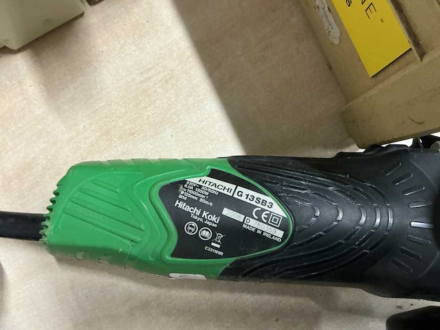 Hitachi haakse slijpmachine - afbeelding 3 van  5