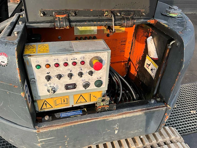 Hitachi hx64b hoogwerker - afbeelding 11 van  13