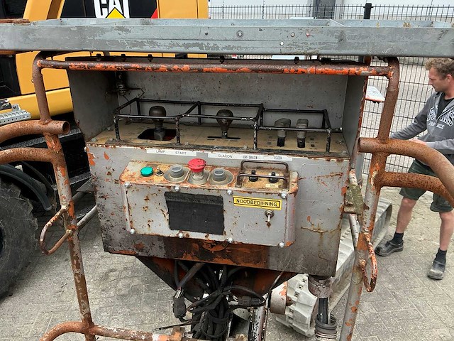 Hitachi hx64b knikarm hoogwerker - afbeelding 2 van  12