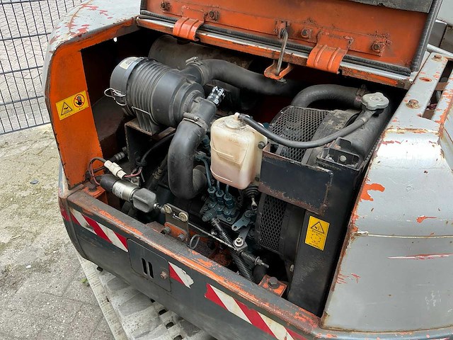 Hitachi hx64b knikarm hoogwerker - afbeelding 10 van  12