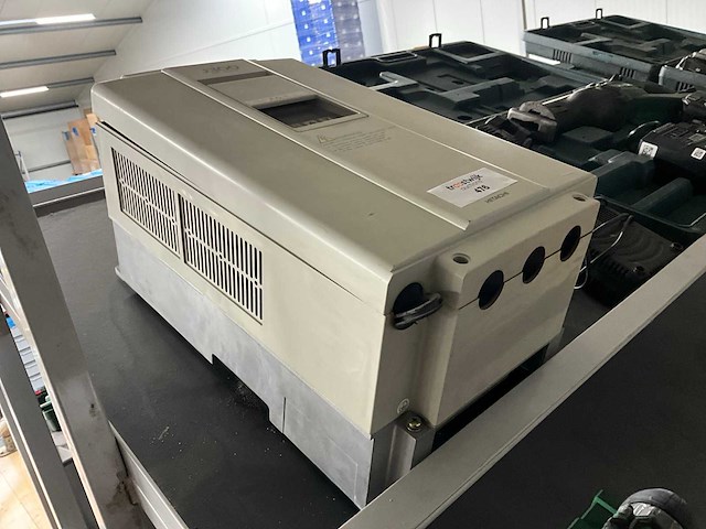 Hitachi j300 igbt 22 kw frequentieregelaar - afbeelding 2 van  6