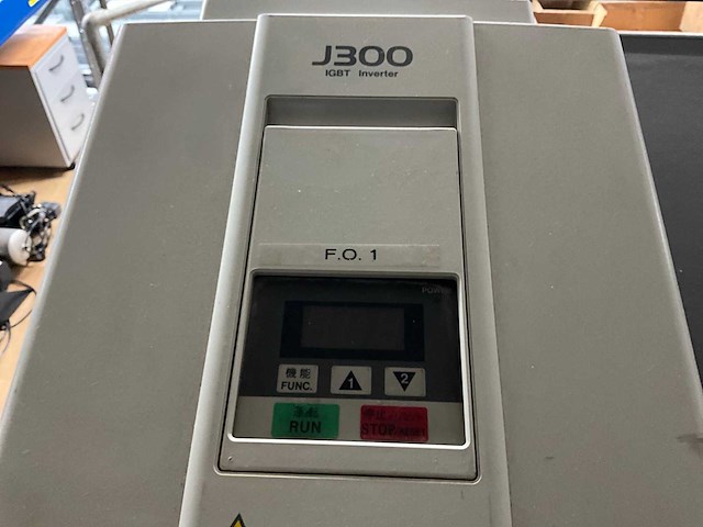 Hitachi j300 igbt 22 kw frequentieregelaar - afbeelding 4 van  6