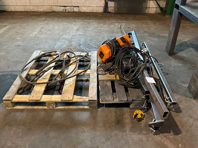 Hitachi kettingtakel - afbeelding 1 van  6