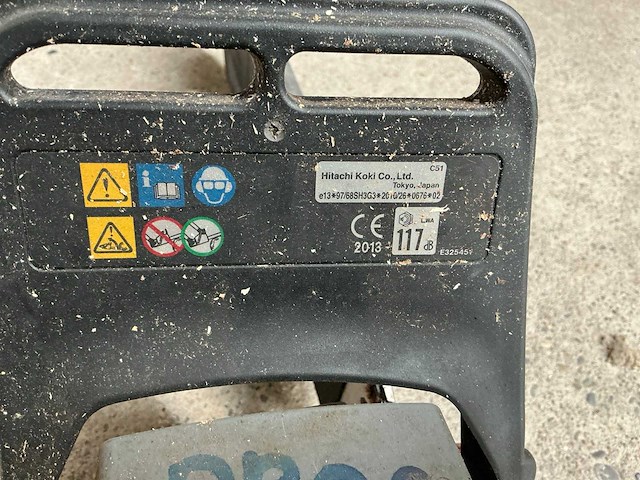 Hitachi kettingzaag - afbeelding 4 van  4