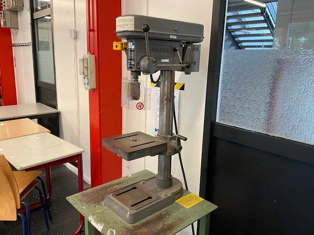 Hitachi koki b13s kolomboormachine op onderstel - afbeelding 1 van  8