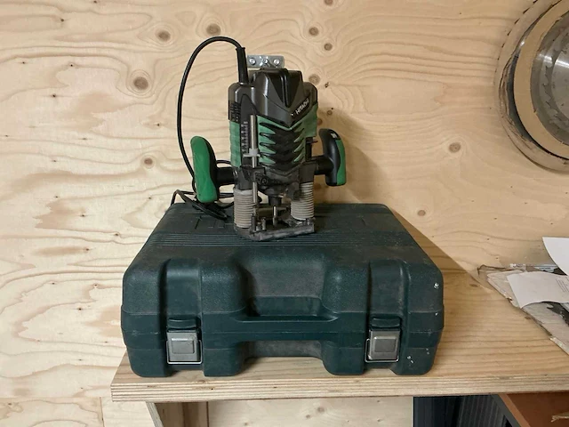 Hitachi m8v2 bovenfrees - afbeelding 1 van  4