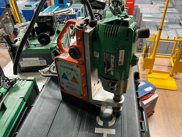Hitachi / magtron magnetische boormachine - afbeelding 2 van  6