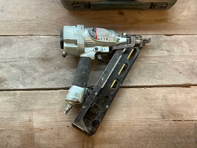 Hitachi nt65ma4(s) pneumatische tacker - afbeelding 4 van  4