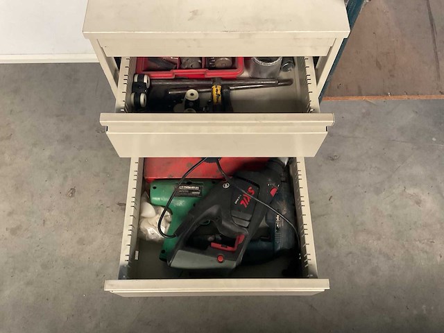 Hitachi, skil etc - kast met boormachine + diversen - afbeelding 2 van  4