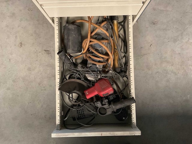 Hitachi, skil etc - kast met boormachine + diversen - afbeelding 4 van  4