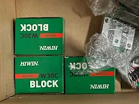 Hiwin - partij lineaire geleidingen/railwagens: w30c roller blocks + lange geleiderail - afbeelding 3 van  5