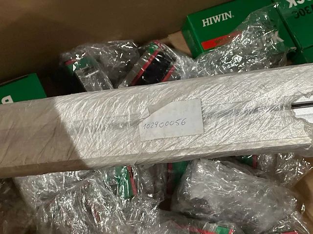 Hiwin - partij lineaire geleidingen/railwagens: w30c roller blocks + lange geleiderail - afbeelding 5 van  5