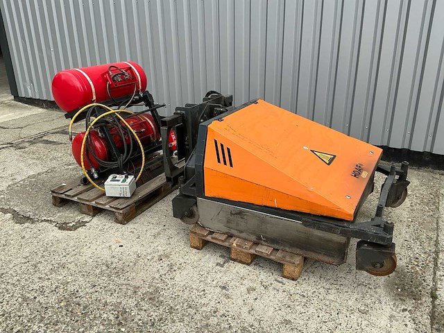 Hoaf hgw 001 thermische onkruidbestrijder met avant opname en 2 × 85 liter lpg-installatie - afbeelding 1 van  17