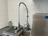 Hobart amxs-10 korvenvaatwasmachine met aan- en afvoertafel - afbeelding 4 van  5