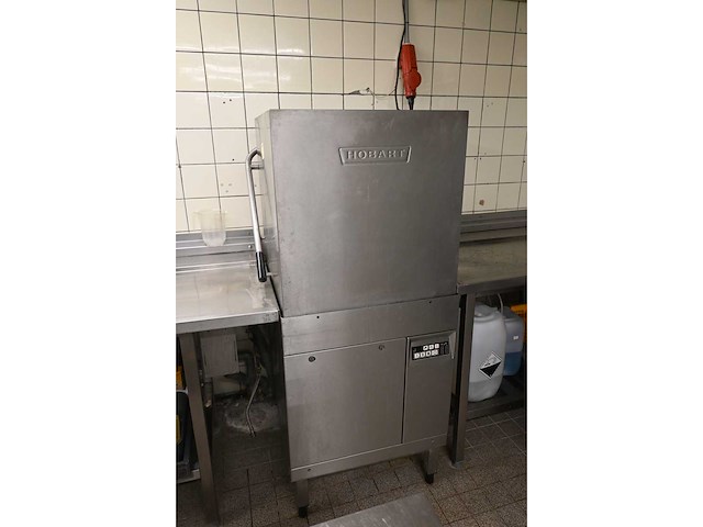 Hobart doorschuif korvenvaatwasmachine met rvs aanvoer (spoel)tafel en rvs afvoertafel - afbeelding 4 van  10
