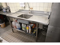 Hobart doorschuif korvenvaatwasmachine met rvs aanvoer (spoel)tafel en rvs afvoertafel - afbeelding 9 van  10