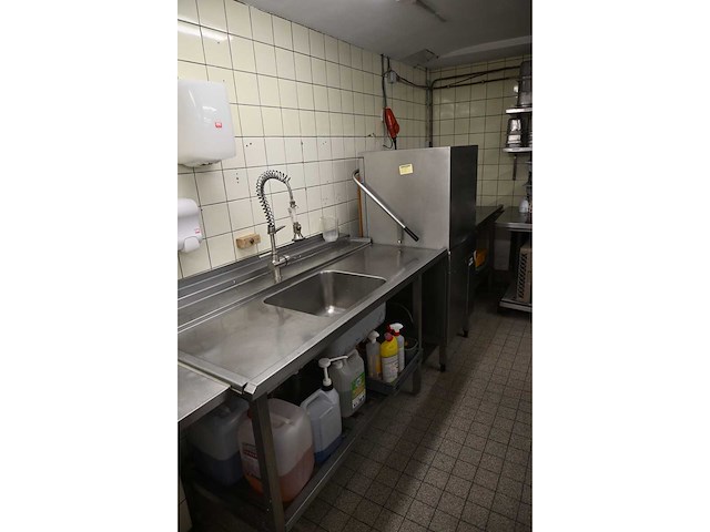 Hobart doorschuif korvenvaatwasmachine met rvs aanvoer (spoel)tafel en rvs afvoertafel - afbeelding 10 van  10