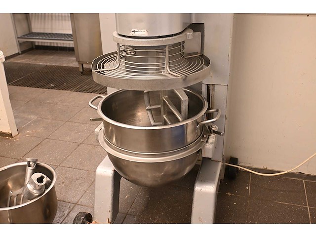 Hobart ncm40 planeetmenger inclusief 2 bekken en 7 meng accessoires - afbeelding 3 van  11