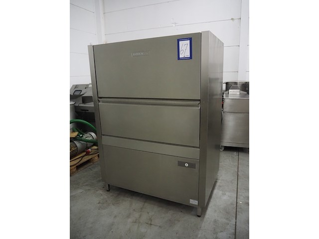 Hobart - afbeelding 1 van  18