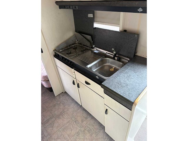 Hobby - 12 f - caravan met "dorema president" voortent - afbeelding 2 van  6