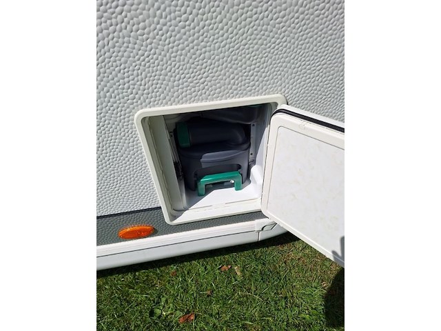 Hobby460 ufe caravan - kenteken: 61-wp-sn - afbeelding 20 van  75