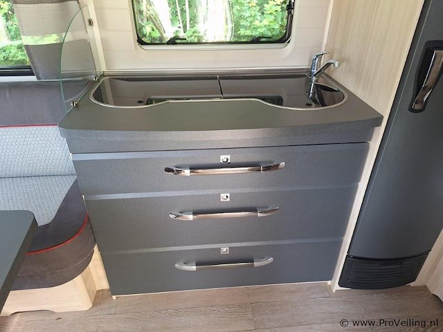 Hobby460 ufe caravan - kenteken: 61-wp-sn - afbeelding 30 van  75