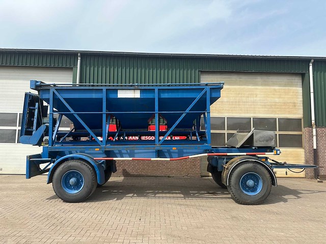 Hobur - bulkaanhanger met hatz motor - afbeelding 1 van  11