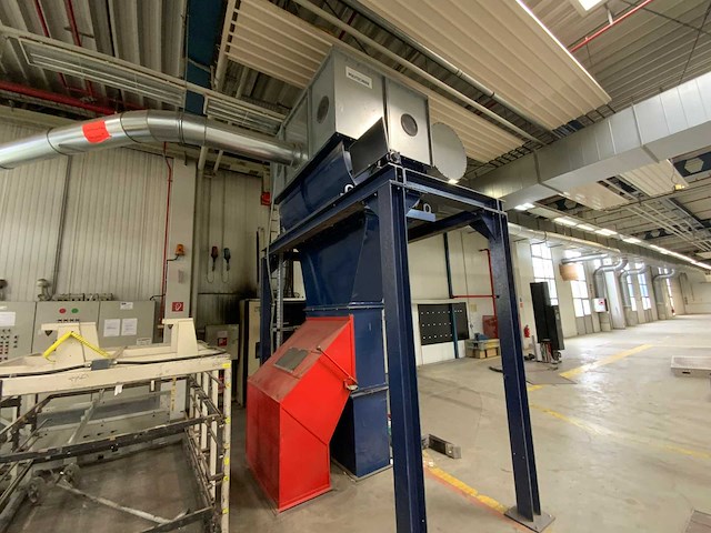 Höcker polytechnik shredder met afzuiginstallatie - afbeelding 1 van  4