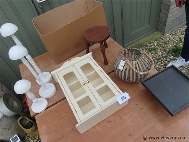 Hoedenstaanders, kastje, krukje enz… - afbeelding 1 van  3