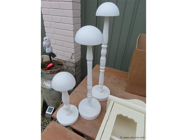 Hoedenstaanders, kastje, krukje enz… - afbeelding 2 van  3