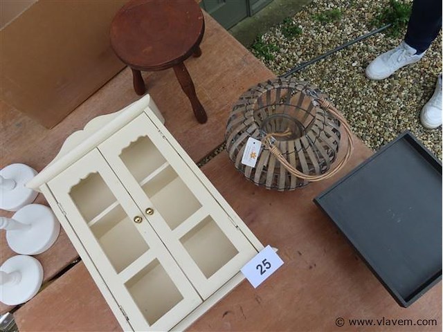 Hoedenstaanders, kastje, krukje enz… - afbeelding 3 van  3