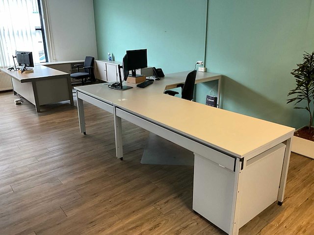 Hoek bureau - afbeelding 1 van  12