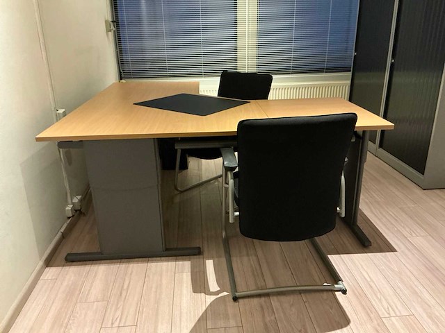Hoek bureau - afbeelding 1 van  5