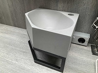 Hoek fontein grijs met zwarte handdoekhouder 27x27x20 cm - afbeelding 3 van  10