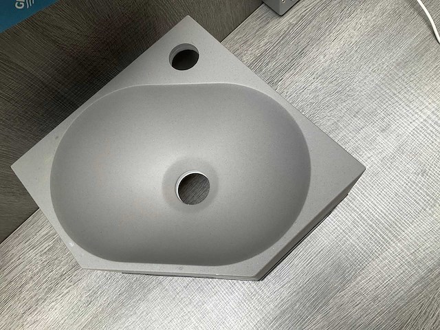 Hoek fontein grijs met zwarte handdoekhouder 27x27x20 cm - afbeelding 6 van  10
