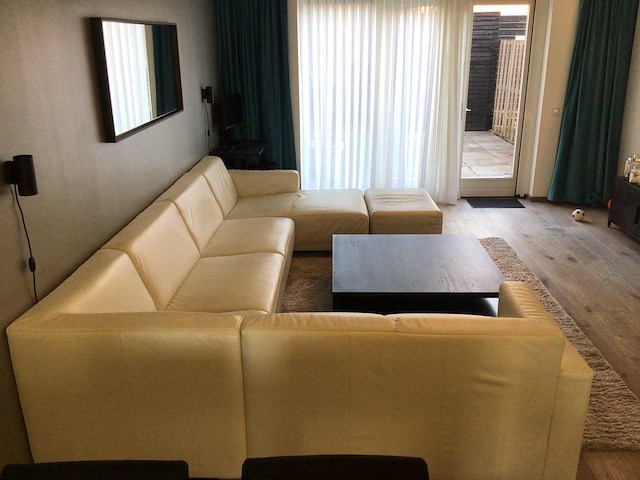 Hoek met lounge - zit bank - bankstel - afbeelding 14 van  16