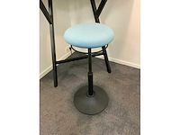 Hoek werkplek met ergonomische mymobilis werkkruk - afbeelding 4 van  5